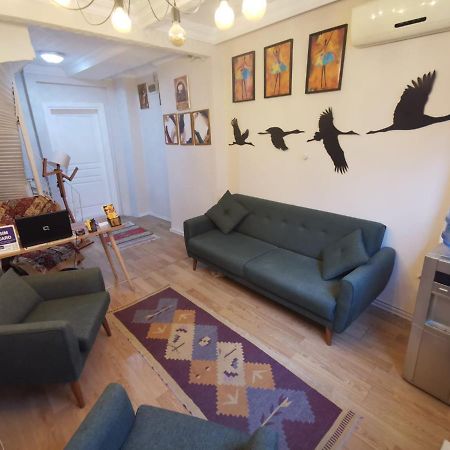 Konut Wooden House Hotell Istanbul Eksteriør bilde