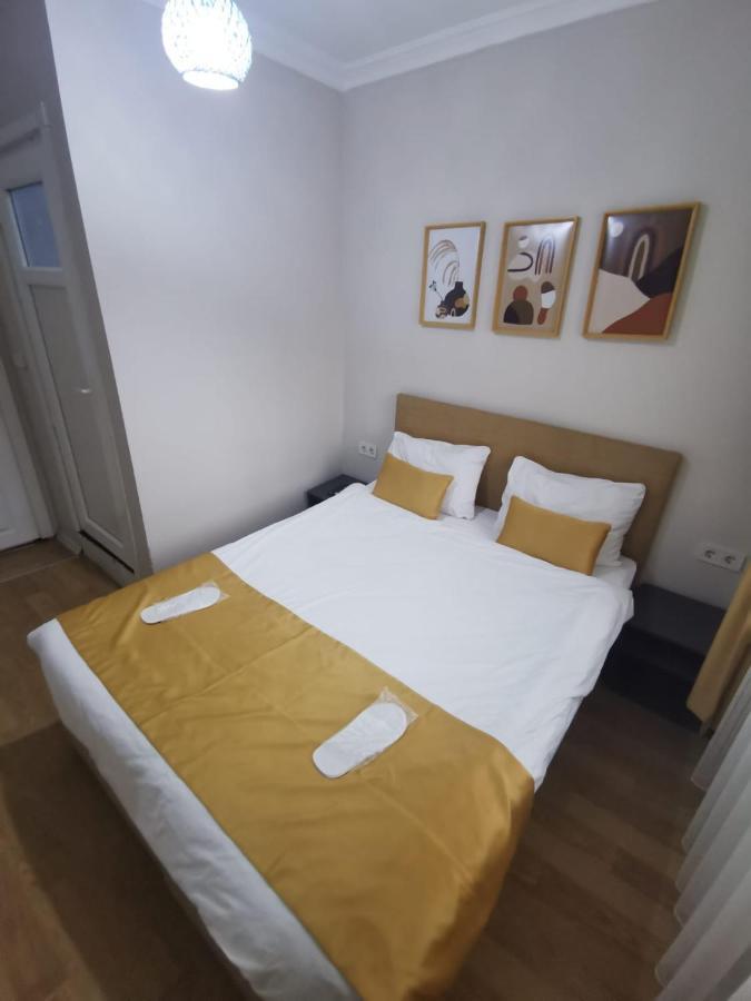 Konut Wooden House Hotell Istanbul Eksteriør bilde