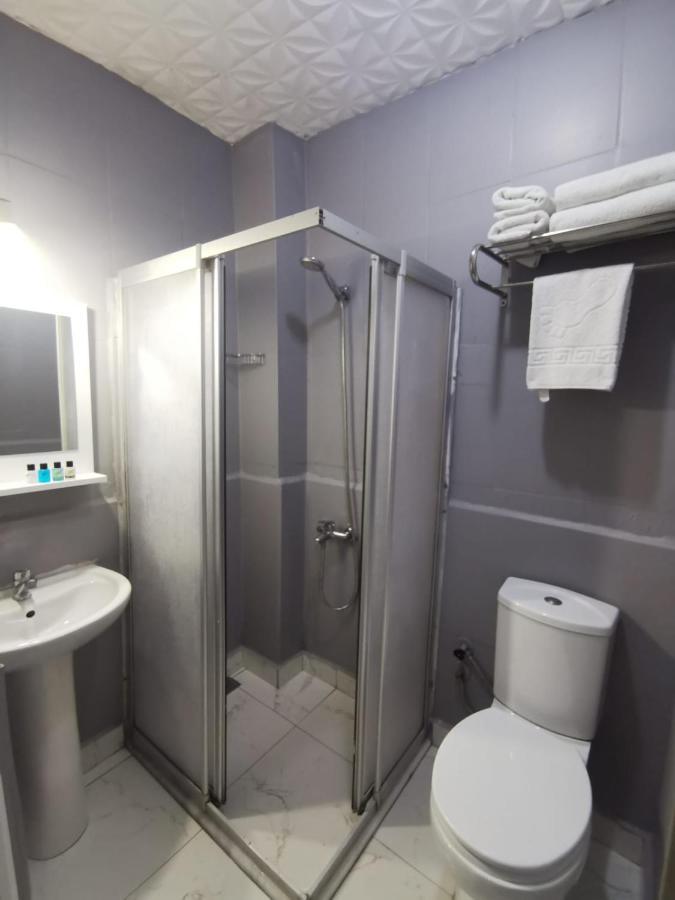 Konut Wooden House Hotell Istanbul Eksteriør bilde