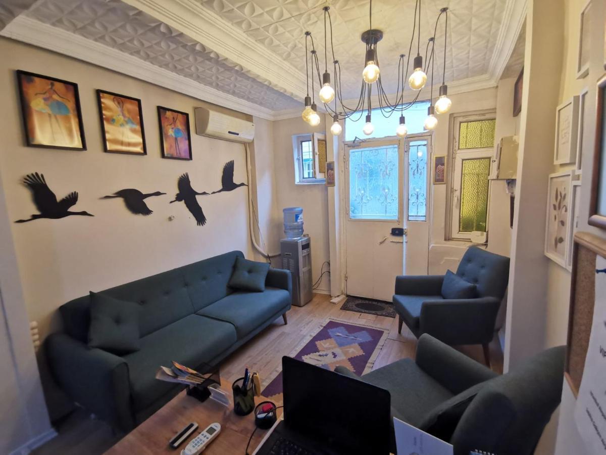 Konut Wooden House Hotell Istanbul Eksteriør bilde