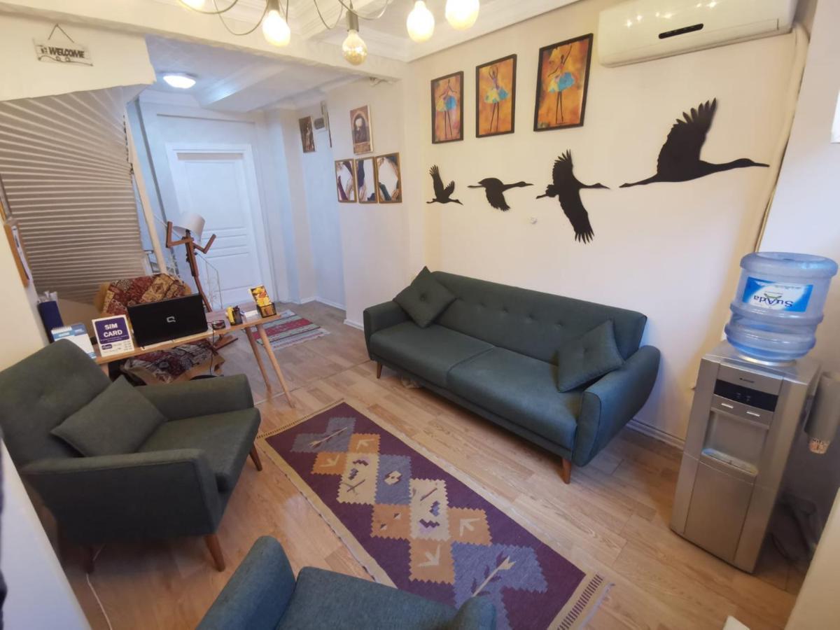 Konut Wooden House Hotell Istanbul Eksteriør bilde