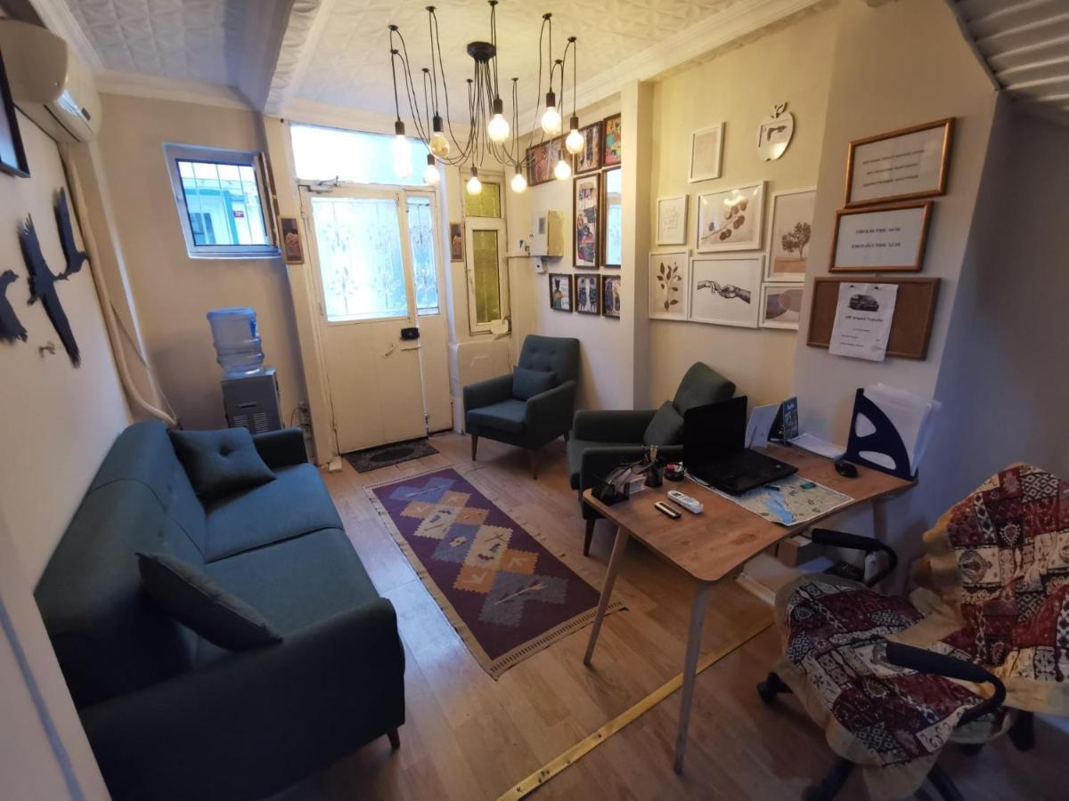 Konut Wooden House Hotell Istanbul Eksteriør bilde