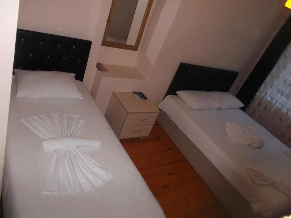 Konut Wooden House Hotell Istanbul Eksteriør bilde